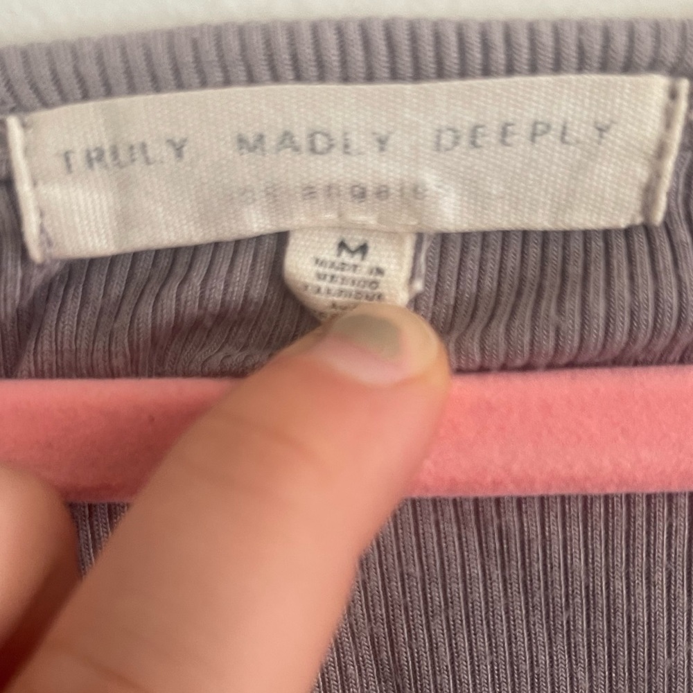 Size M cropped mauve toned grey short sleeve top - Picture 3 of 4